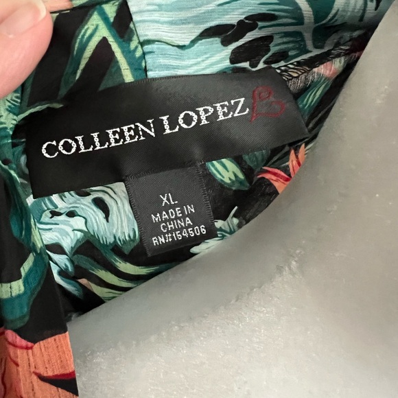 EUC Floral Wrap with Sleeves - Picture 4 of 4